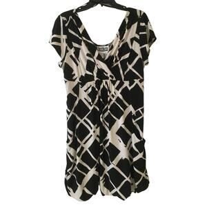 Sheri Martin New York 10 Dress Short SL V-neck Pockets Balloon Hem Black & White